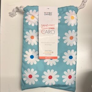 Caro Sand Free Beach Towel - Blue Daisy